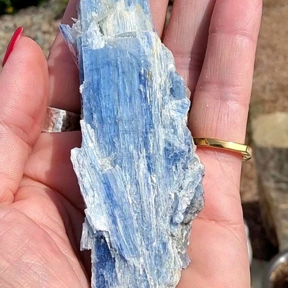 🌸🌸🌸 3/$50---Vibrant Brazilian Blue Kyanite - Picture 3 of 11